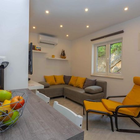 Apartments Tatjana Dominis Hvar Town Exterior photo