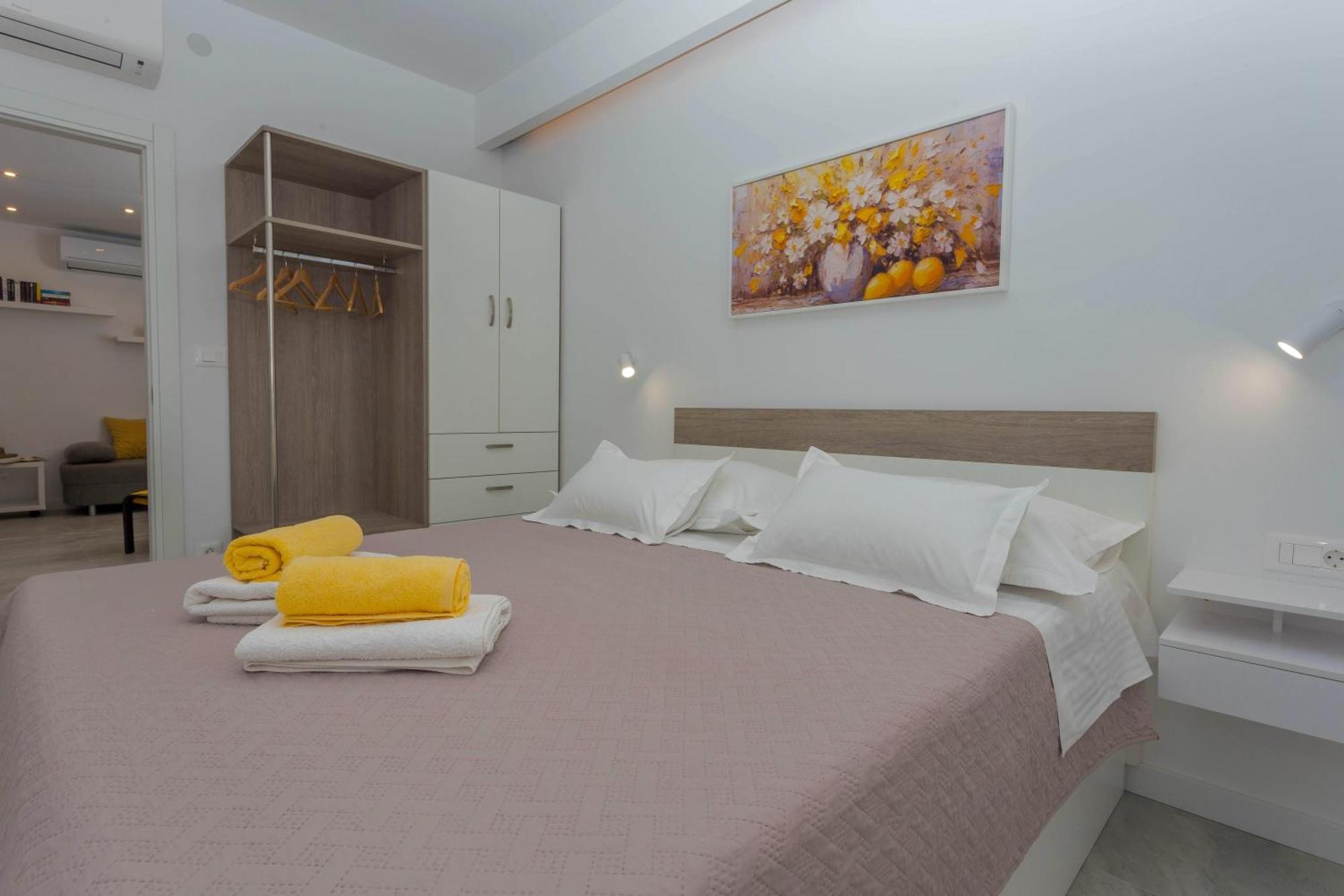 Apartments Tatjana Dominis Hvar Town Exterior photo