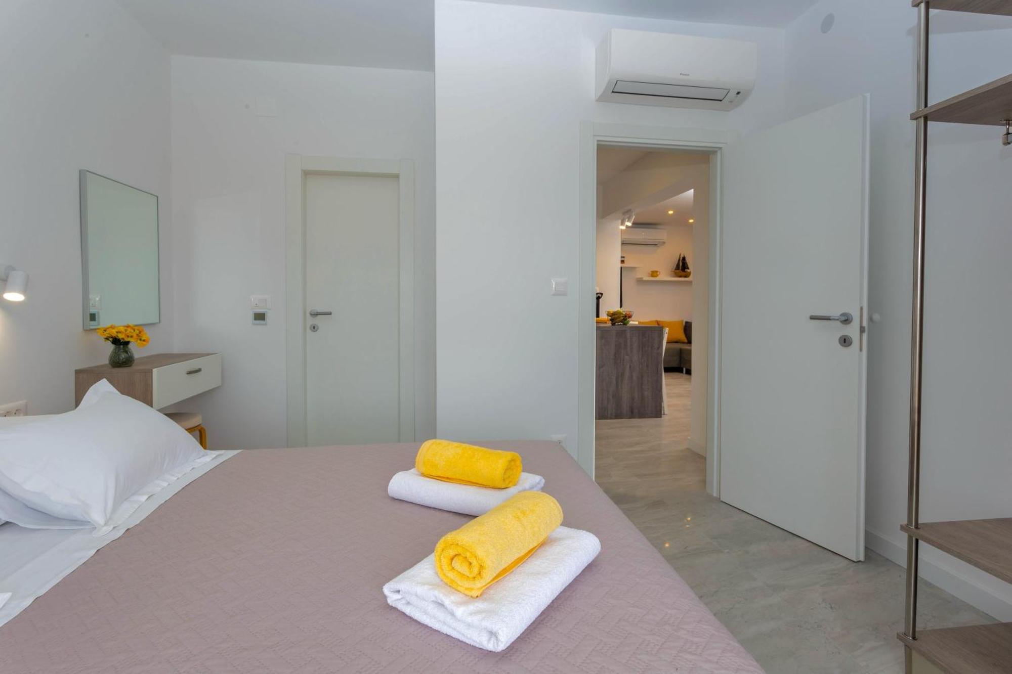 Apartments Tatjana Dominis Hvar Town Exterior photo