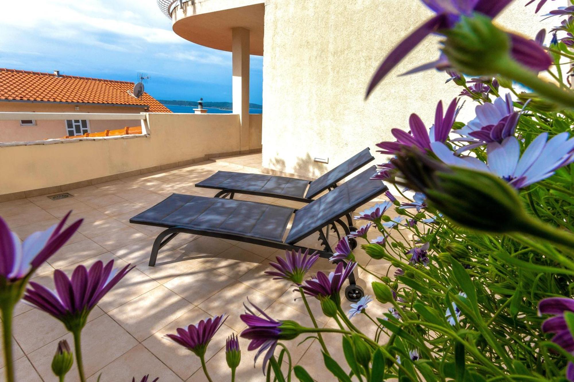 Apartments Tatjana Dominis Hvar Town Exterior photo