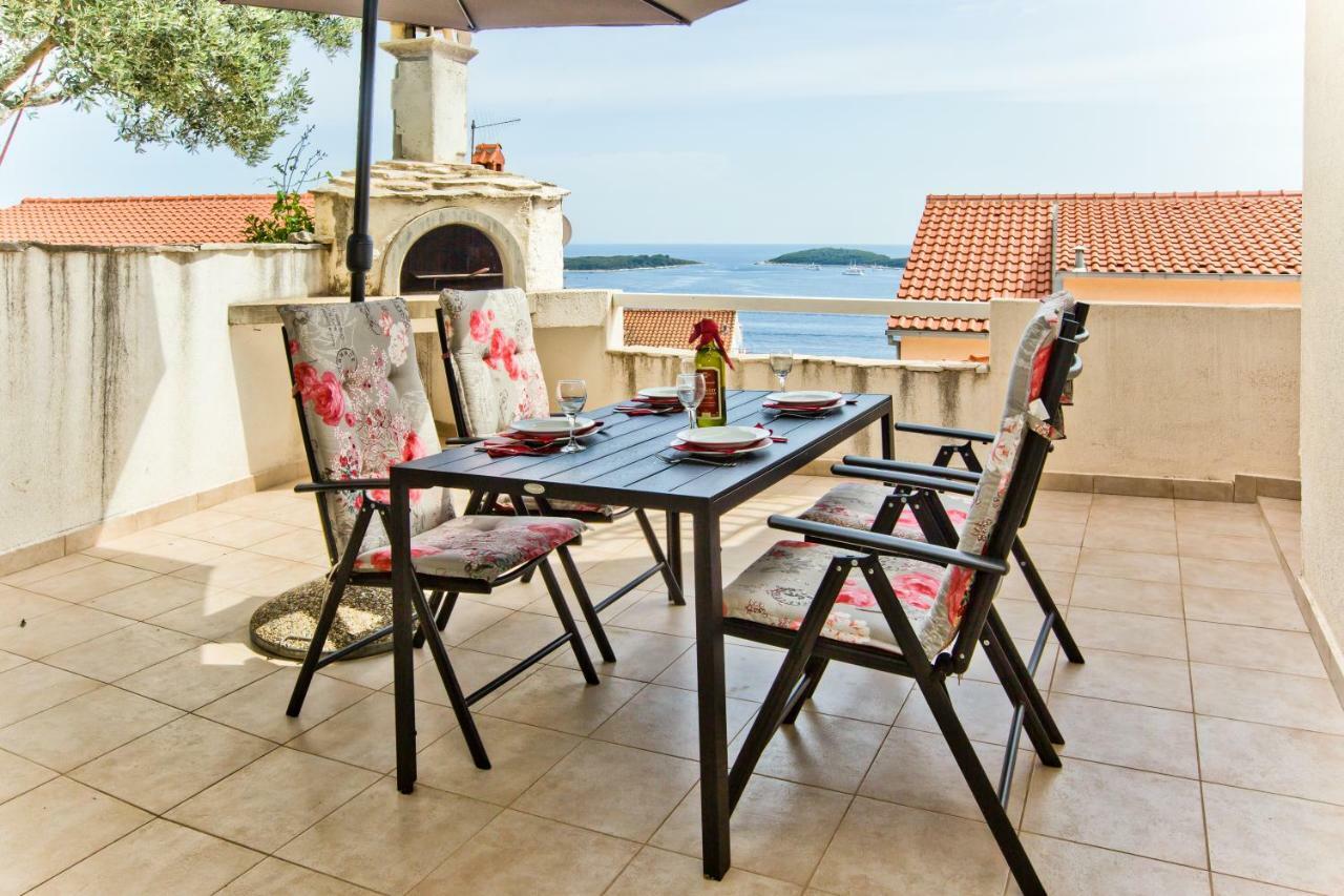 Apartments Tatjana Dominis Hvar Town Exterior photo